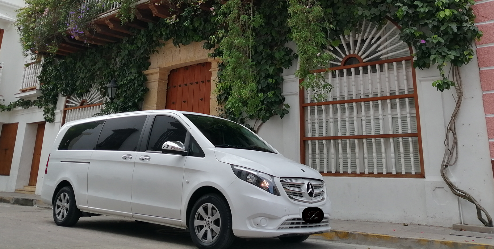 Transporte de Lujo Medellin LUXURY RENTALS Limo Service Medellin